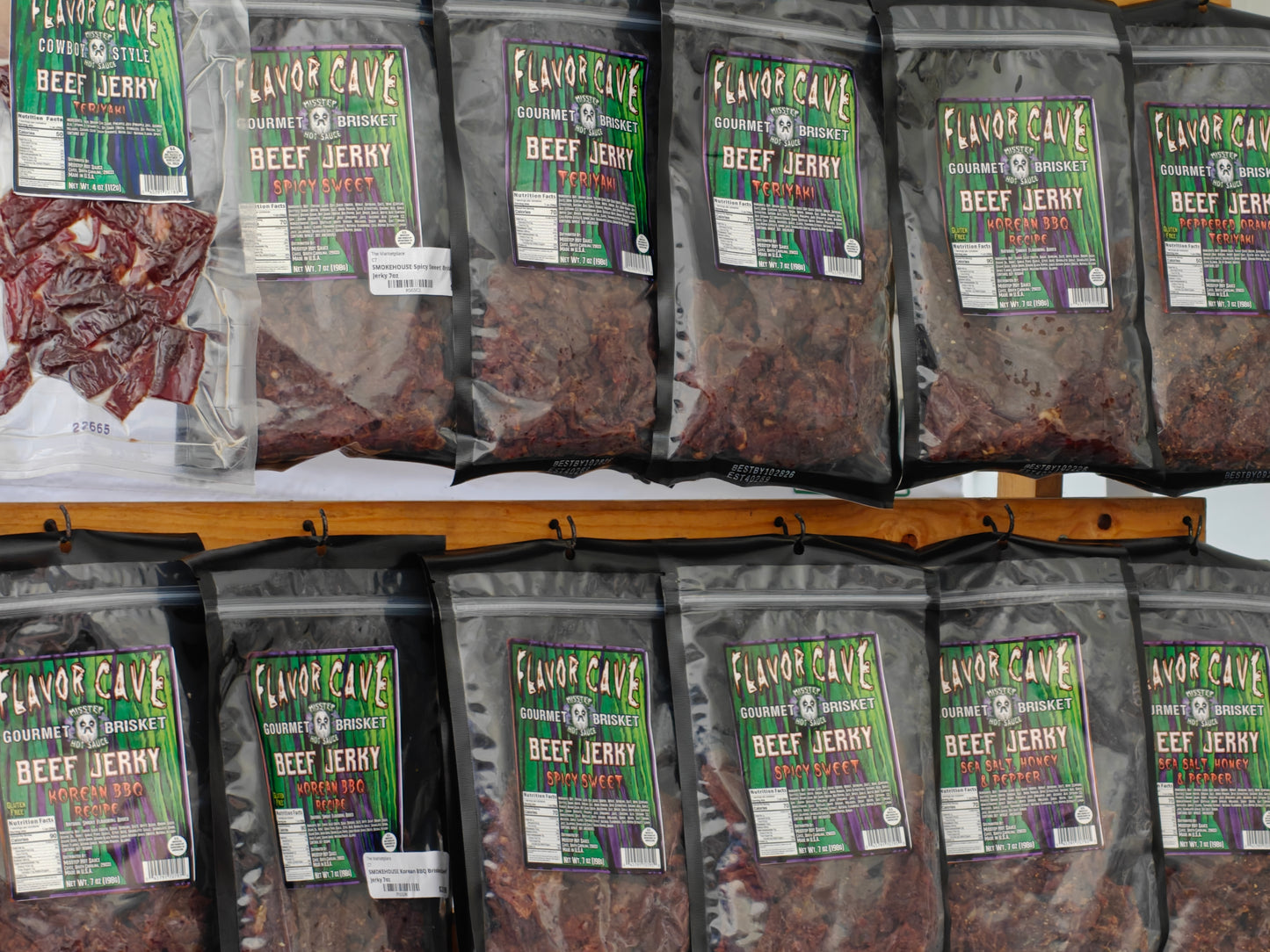 FLAVOR CAVE Smoky Sriracha Beef Jerky